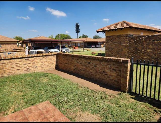 2 BEDROOM APARTMENT FOR SALE IN VAAL PARK EXT 1